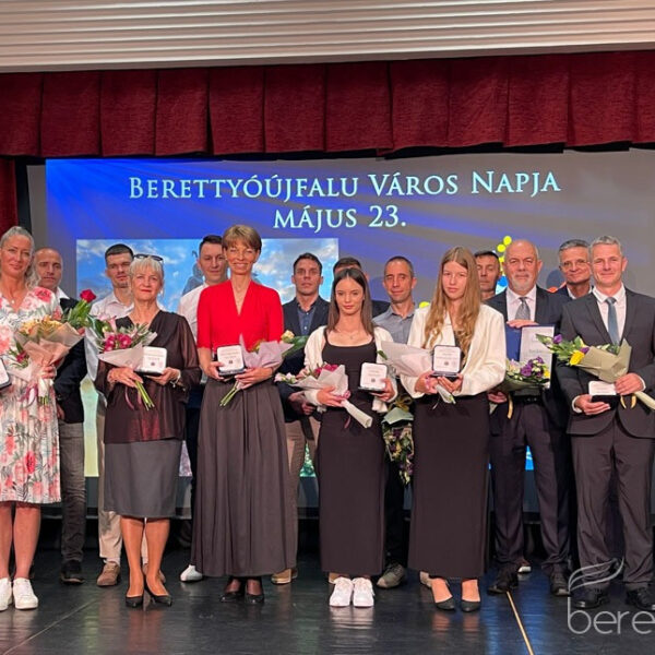 Berettyóújfalu Város Önkormányzata 2025-ben Pozsgai Sára részére Báthory Gábor-díj kitüntetést adományoz.